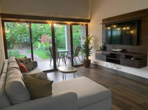 Modern 2br home - Walk to the beach!